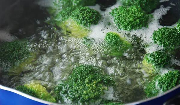 a pot of boiling broccoli